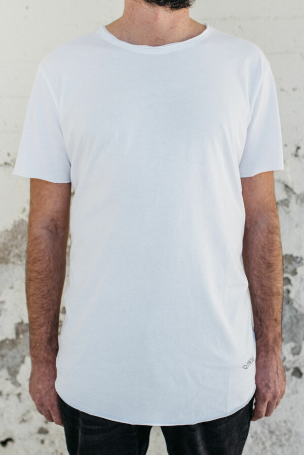Camiseta blanca unisex. Moda orgánica y gallega
